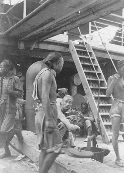 cpr_chinese_labourers_on_board_ship.jpg